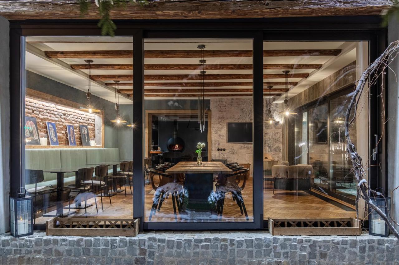 Boutique Complex