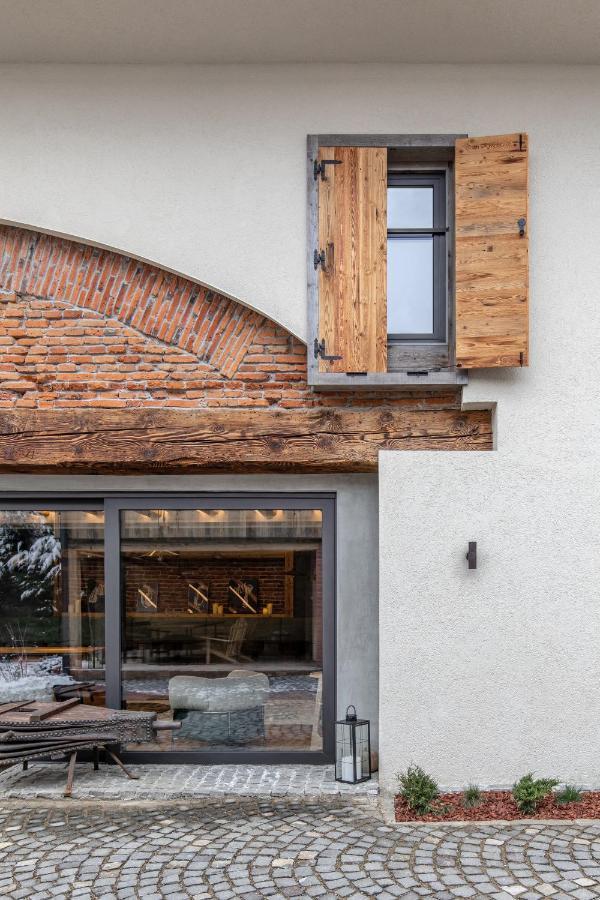 Boutique Complex *
